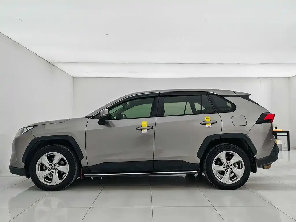 Toyota RAV4 2021 из CN, фото 2