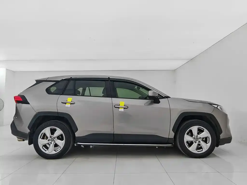 Toyota RAV4 2021 из CN, фото 3