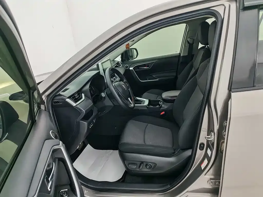 Toyota RAV4 2021 из CN, фото 4