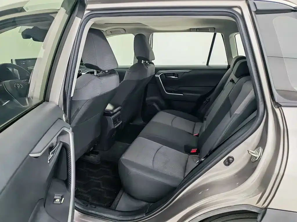 Toyota RAV4 2021 из CN, фото 8