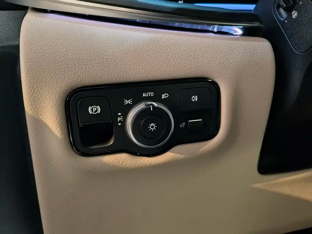 Mercedes-Benz V-Class 2025 из CN, фото 2