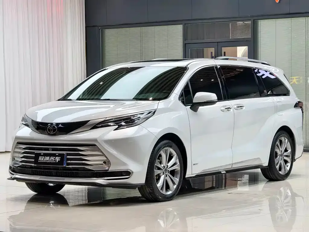 Toyota Sienna 2024 из CN, фото 1