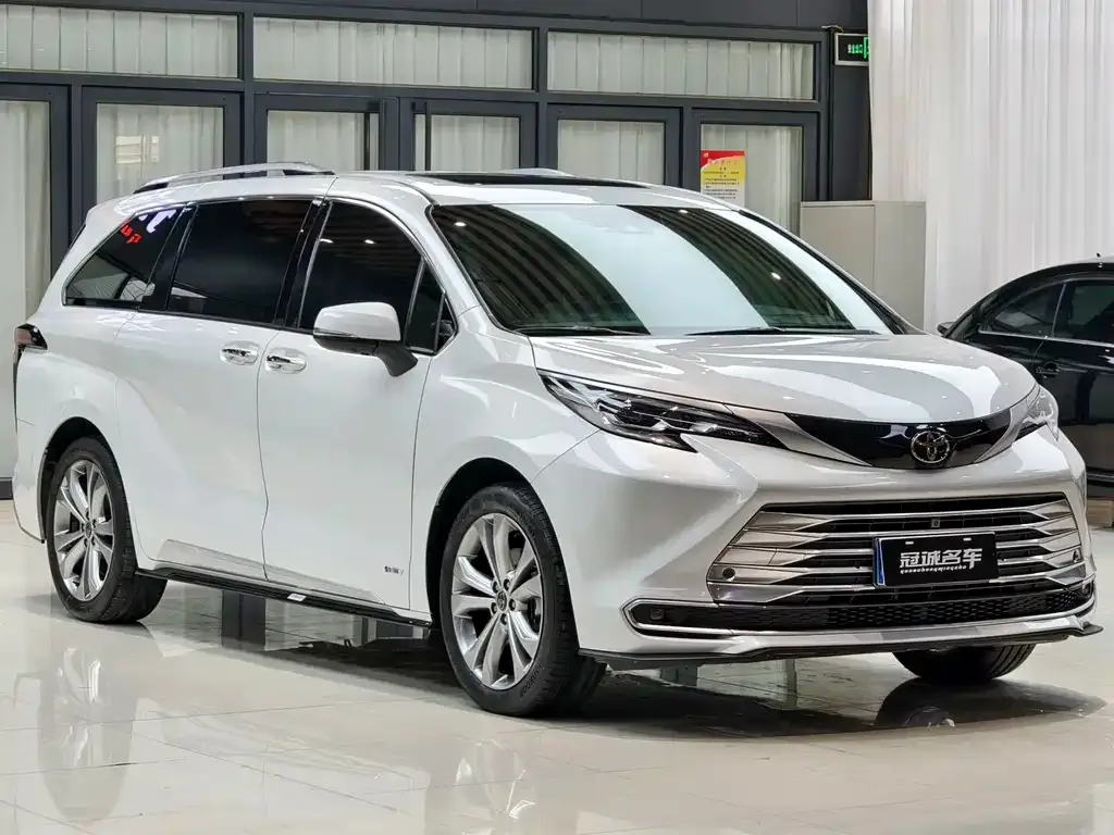 Toyota Sienna 2024 из CN, фото 2