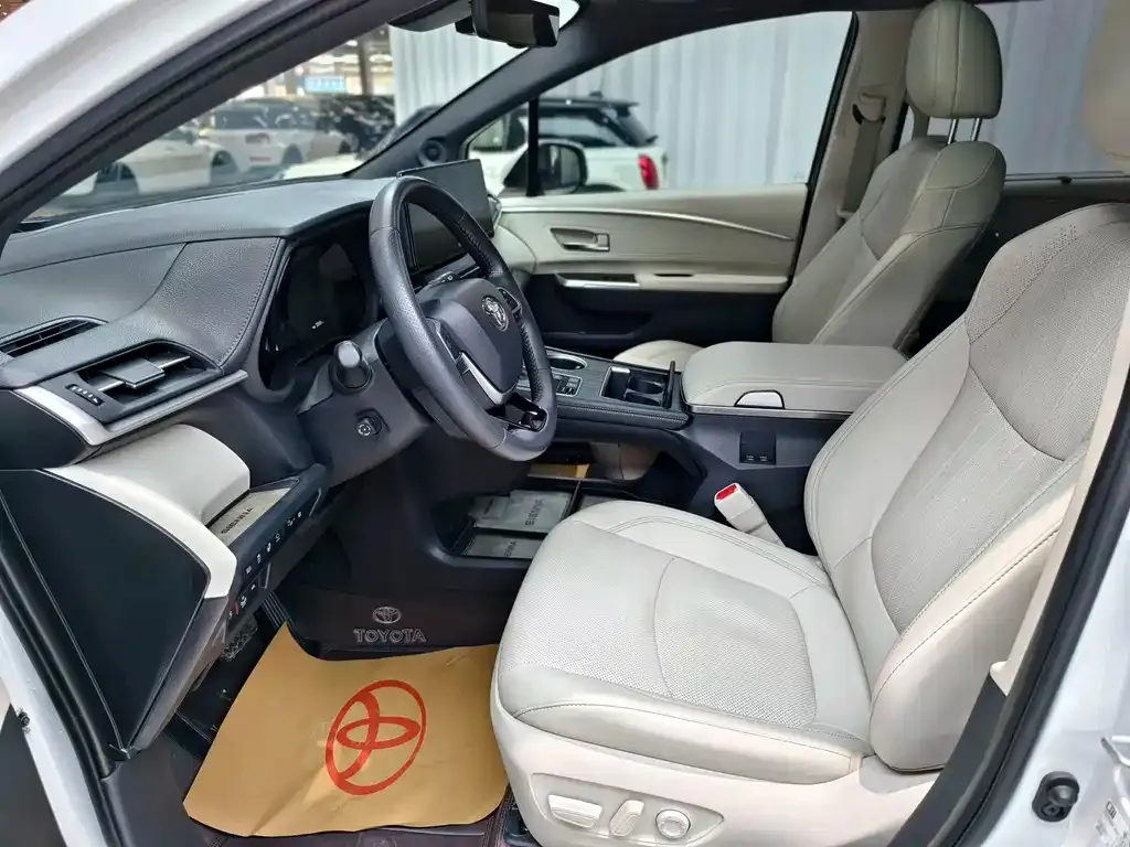 Toyota Sienna 2024 из CN, фото 4