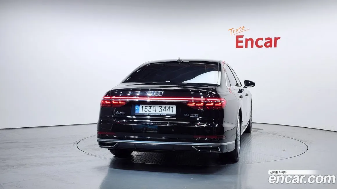 Audi A8 — фото 2