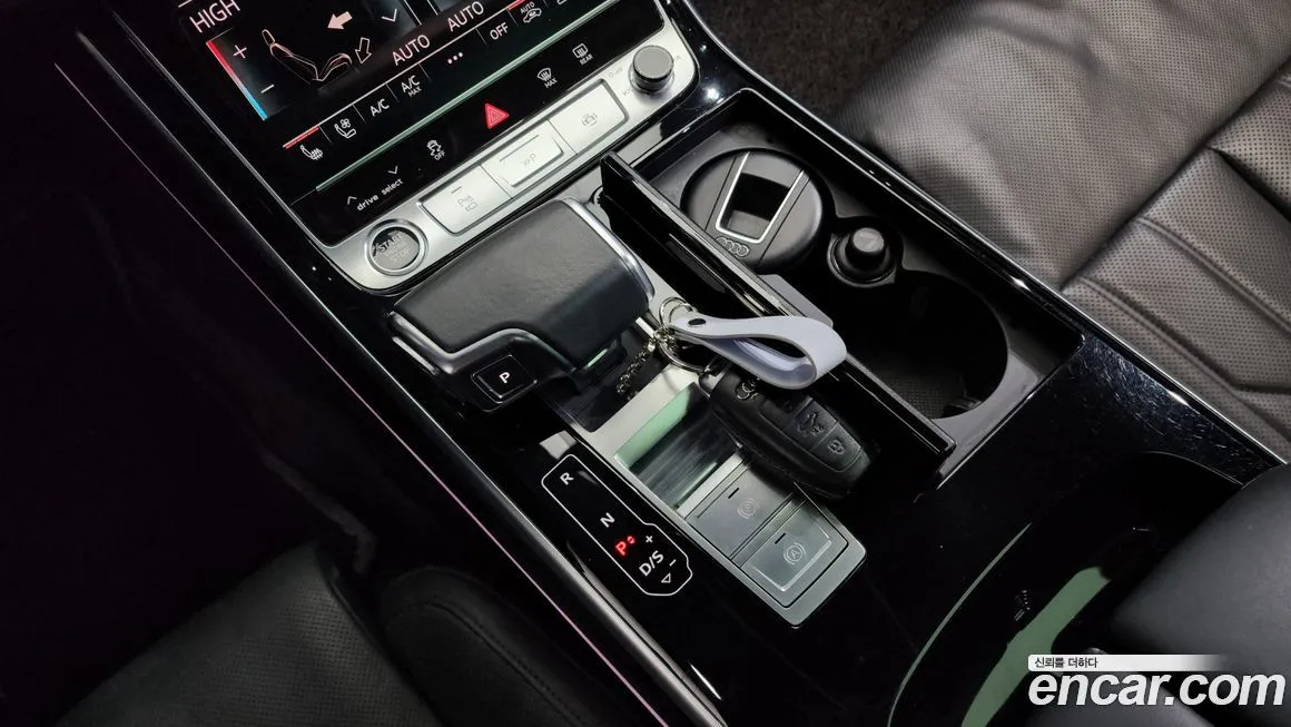 Audi A8 — фото 10