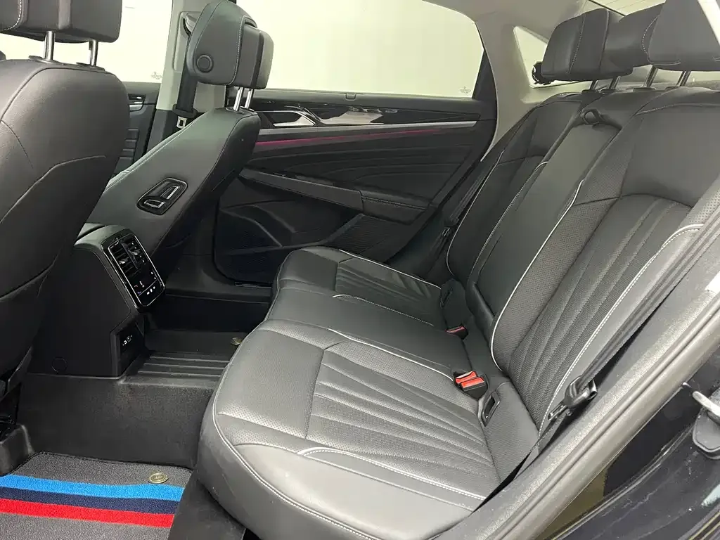 Volkswagen Passat 2023 из CN, фото 10