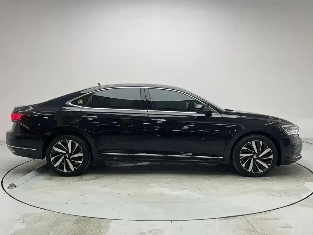 Volkswagen Passat 2023 из CN, фото 4