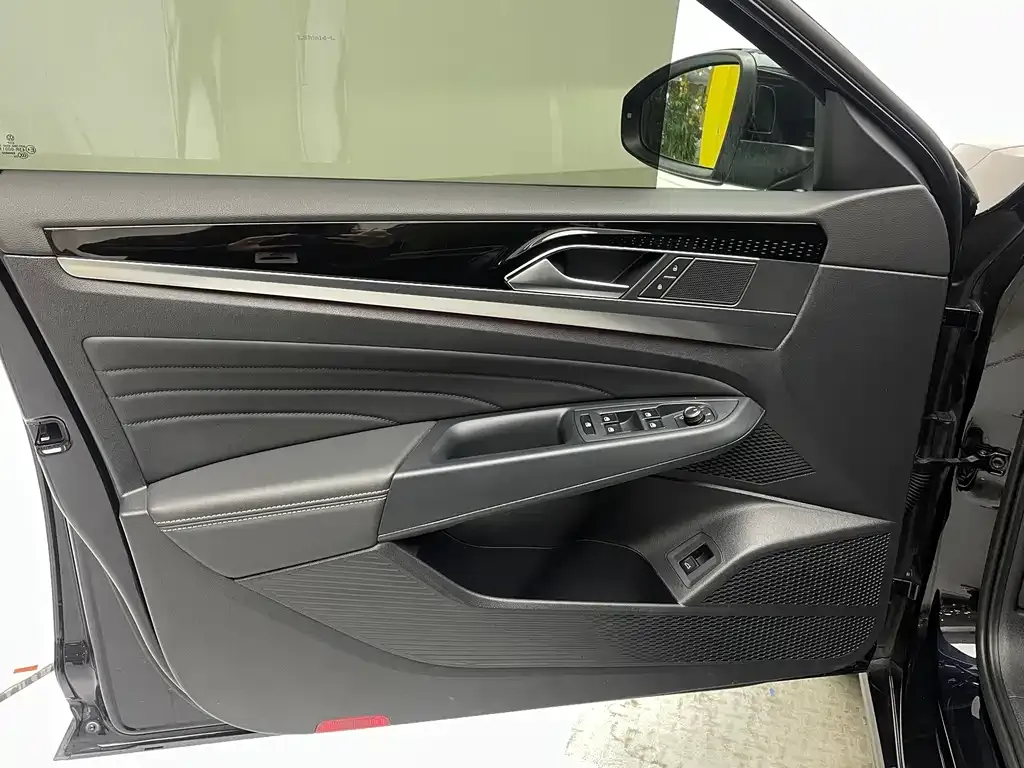 Volkswagen Passat 2023 из CN, фото 8