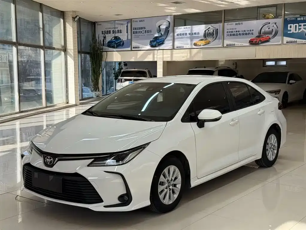 Toyota Corolla 2023 из CN, фото 1