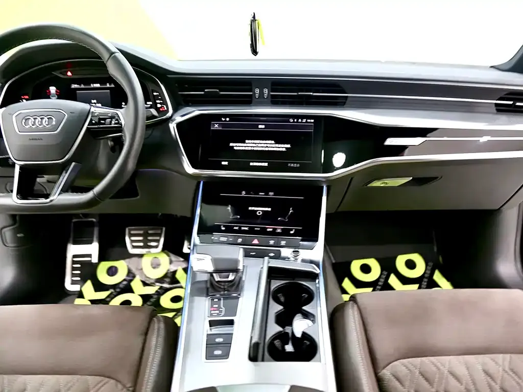 Audi A7L 2023 из CN, фото 9