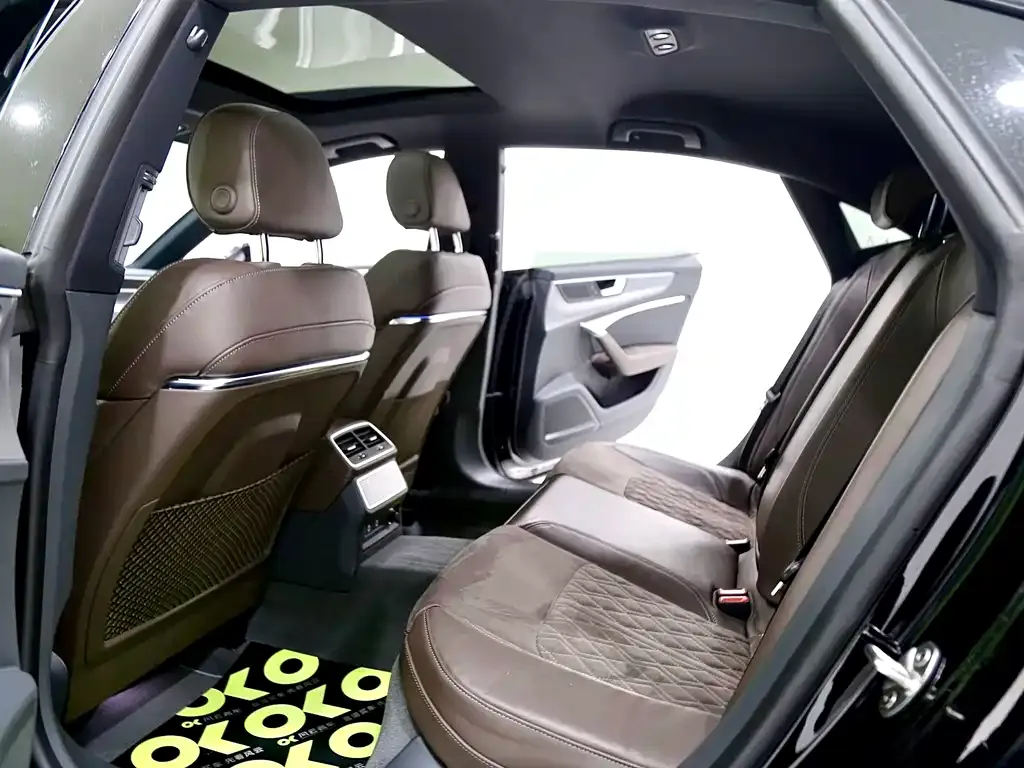 Audi A7L 2023 из CN, фото 7