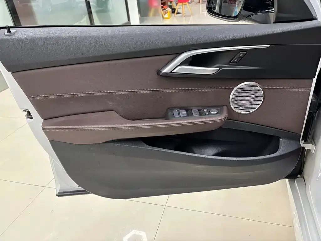 BMW 1 Series 2021 из CN, фото 8