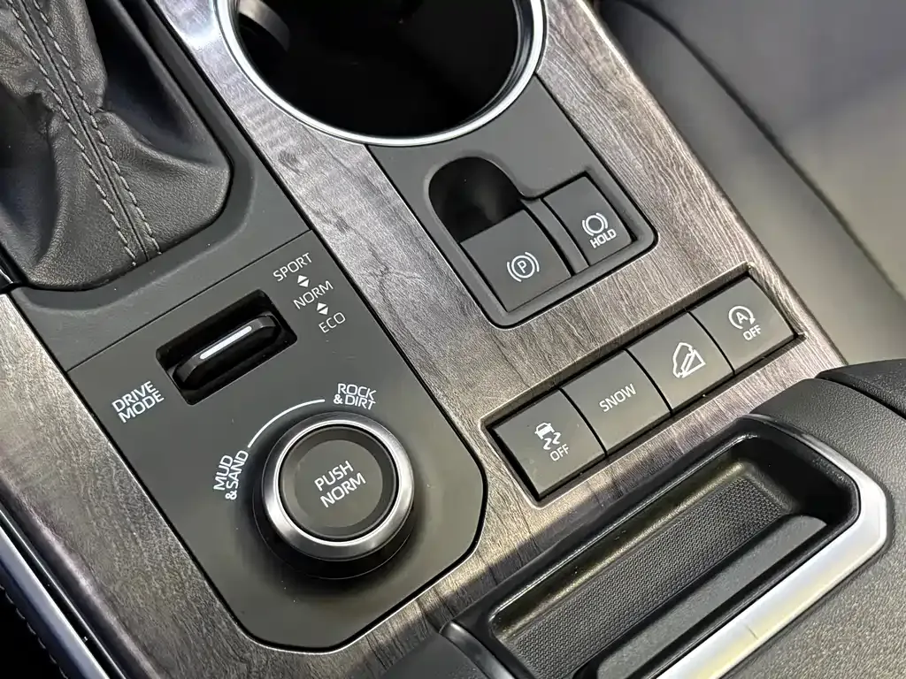 Toyota Crown Kluger 2025 из CN, фото 10