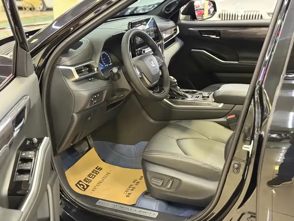 Toyota Crown Kluger 2025 из CN, фото 6