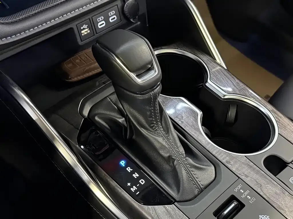 Toyota Crown Kluger 2025 из CN, фото 5