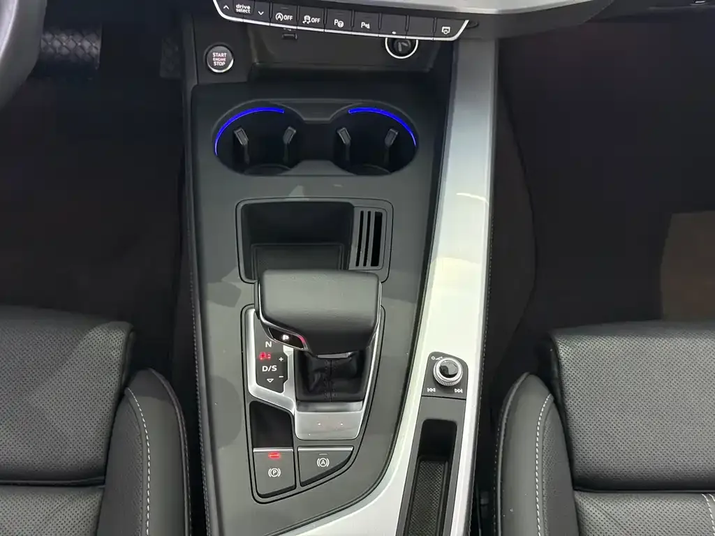 Audi A4L 2022 из CN, фото 5