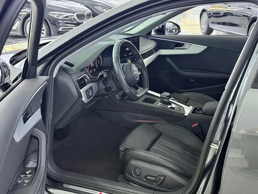 Audi A4L 2022 из CN, фото 3