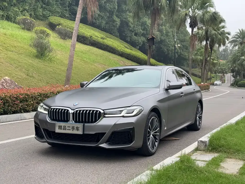 BMW 5 Series — фото 1