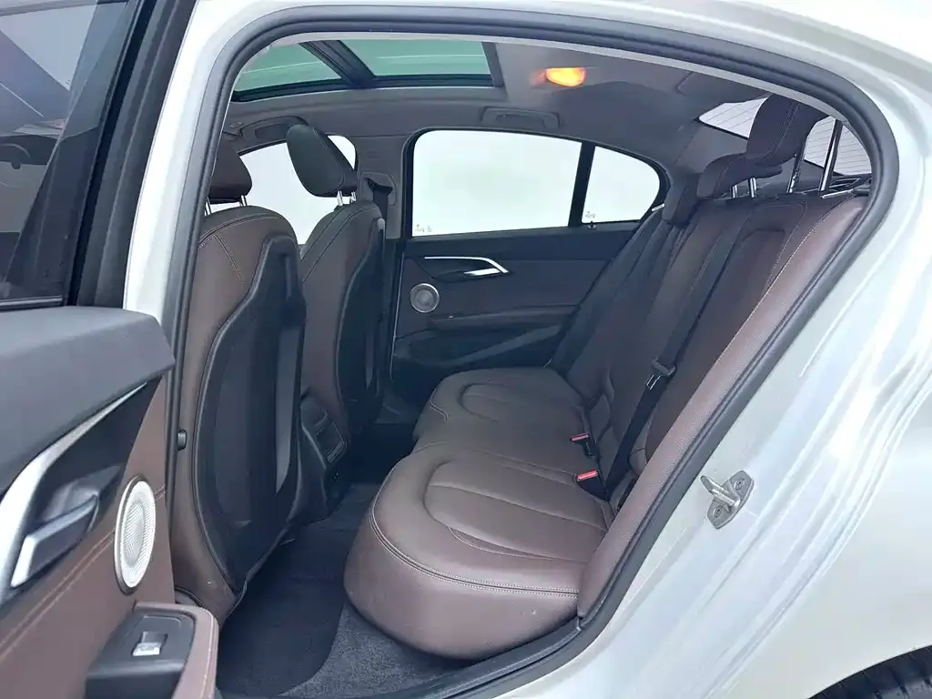 BMW 1 Series 2021 из CN, фото 9