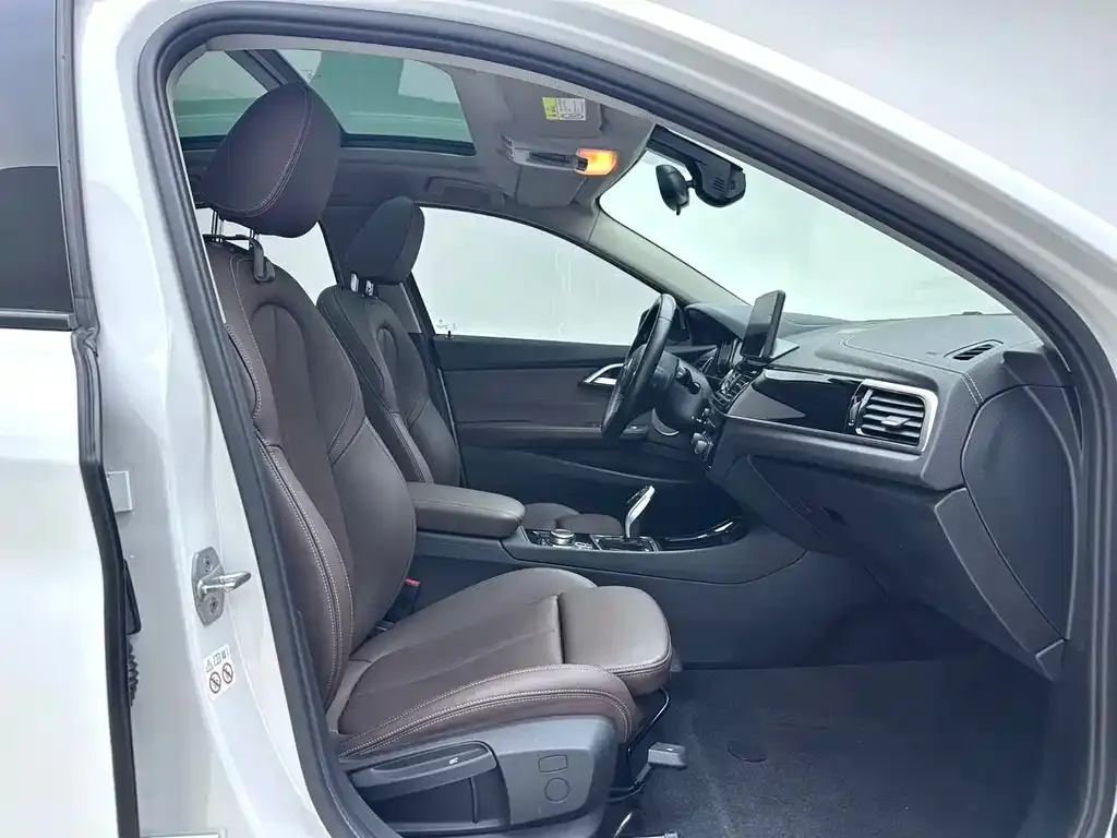 BMW 1 Series 2021 из CN, фото 6