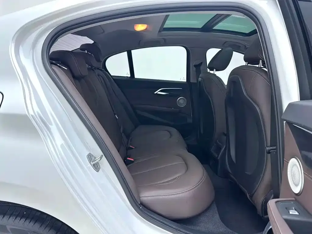 BMW 1 Series 2021 из CN, фото 2