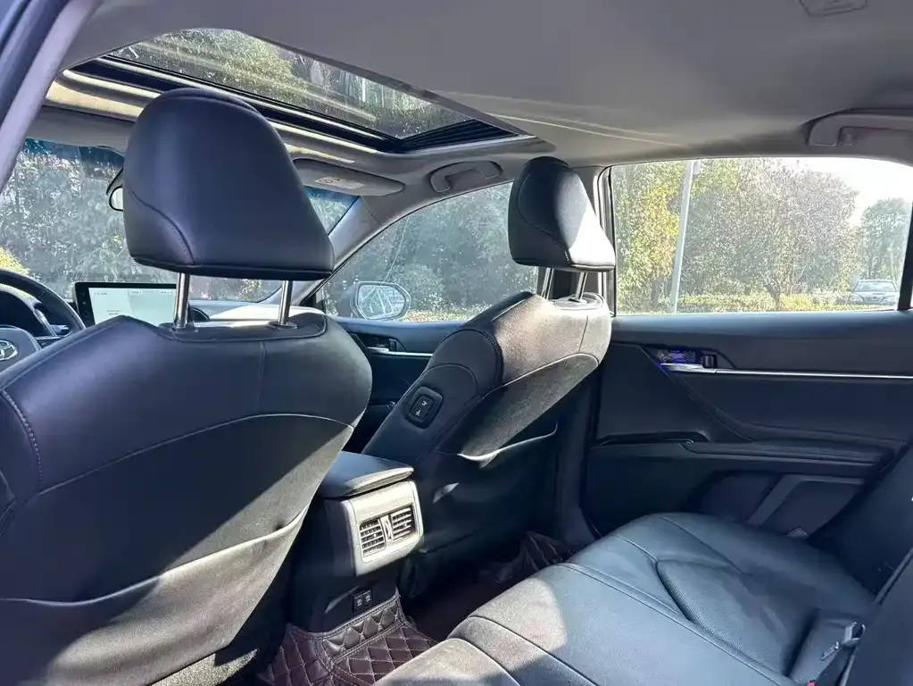 Toyota Camry 2021 из CN, фото 2