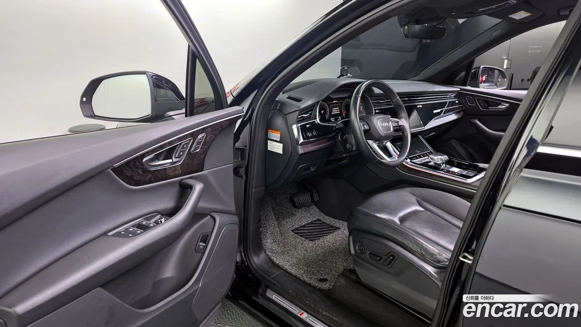 Audi Q7 2021 из KR, фото 7