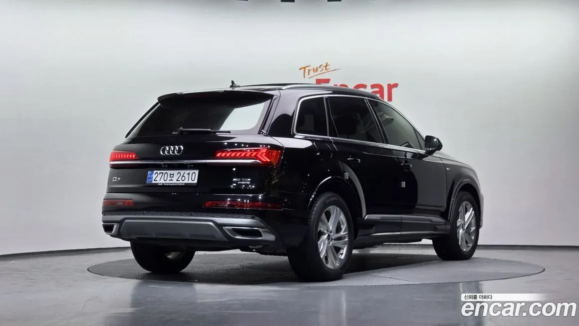 Audi Q7 2021 из KR, фото 8
