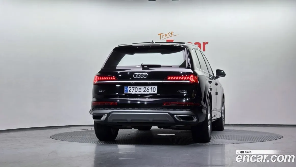 Audi Q7 2021 из KR, фото 2