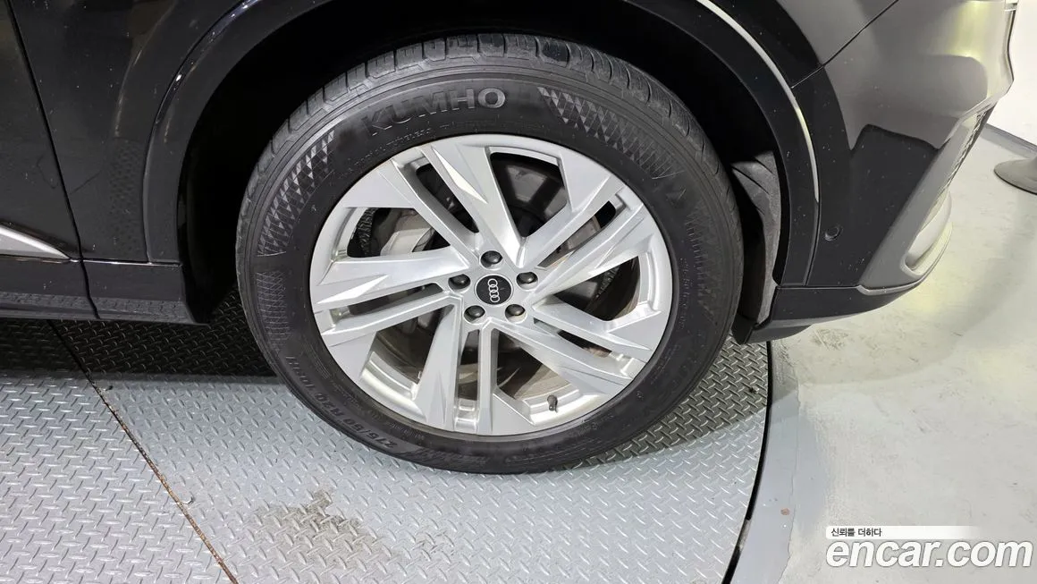 Audi Q7 2021 из KR, фото 6