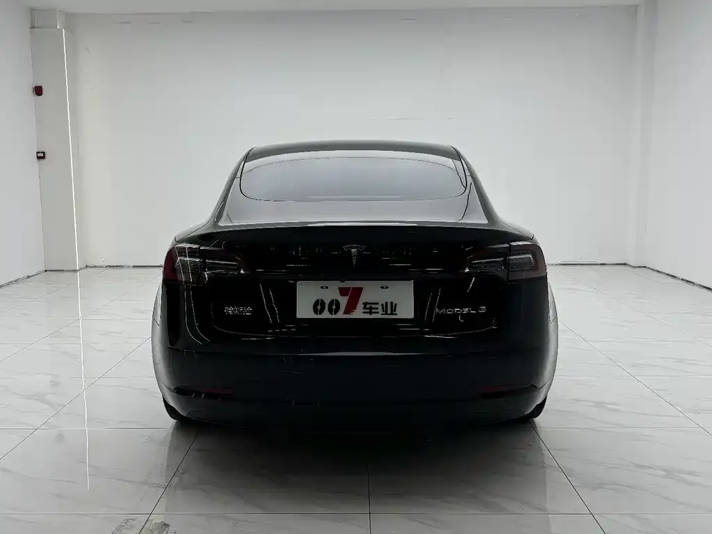 Tesla Model 3 — фото 5