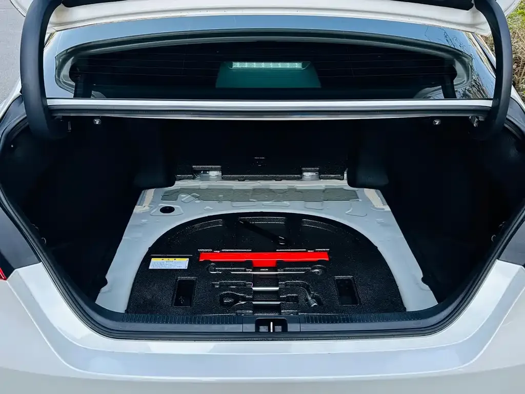 Toyota Camry 2024 из CN, фото 2