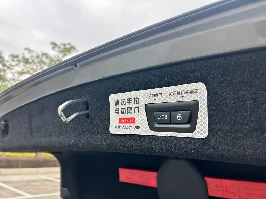 BMW 3 Series 2023 из CN, фото 2