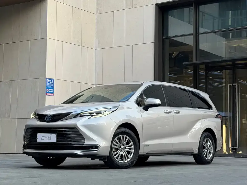 Toyota Sienna 2022 из CN, фото 1