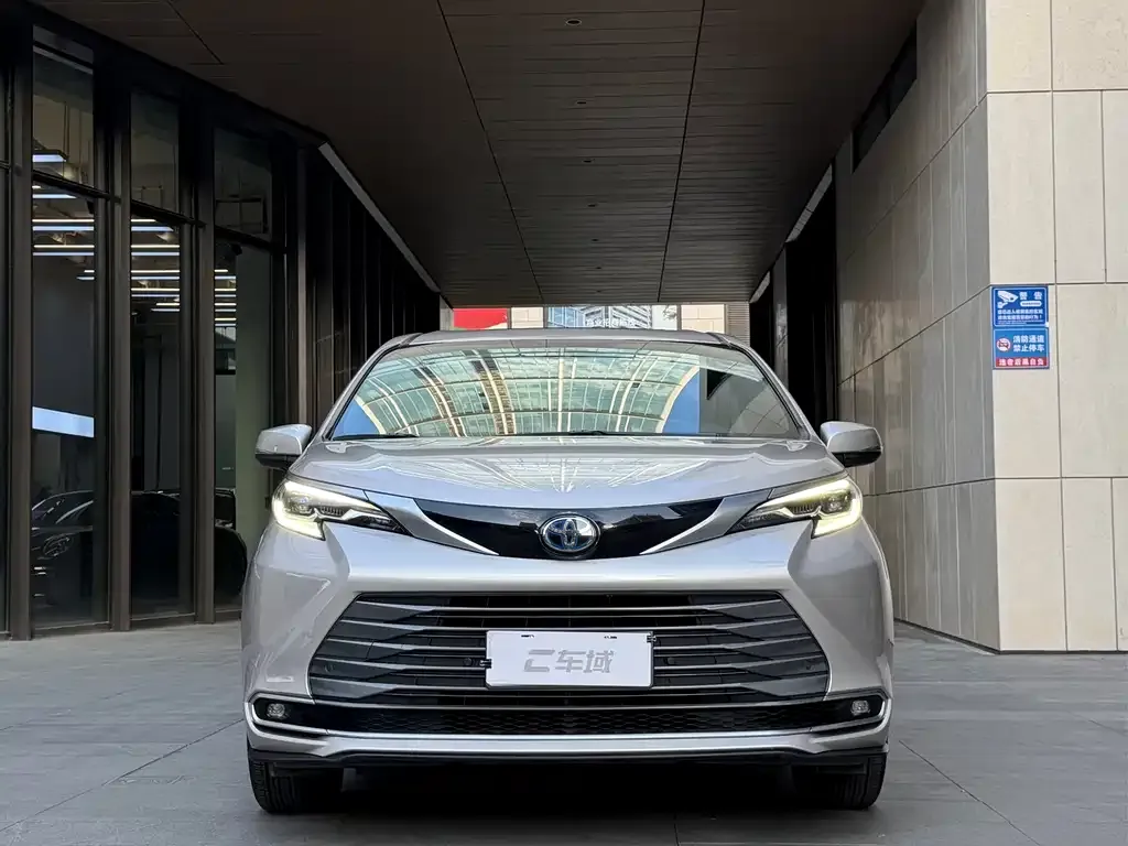 Toyota Sienna 2022 из CN, фото 4