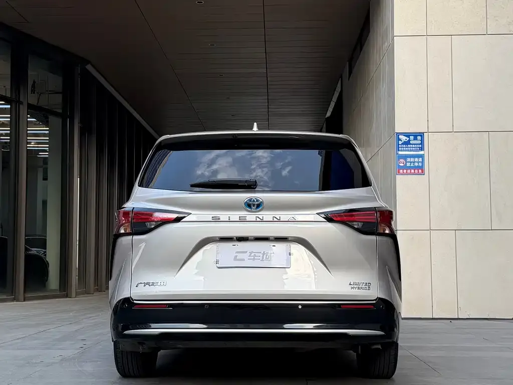 Toyota Sienna 2022 из CN, фото 3