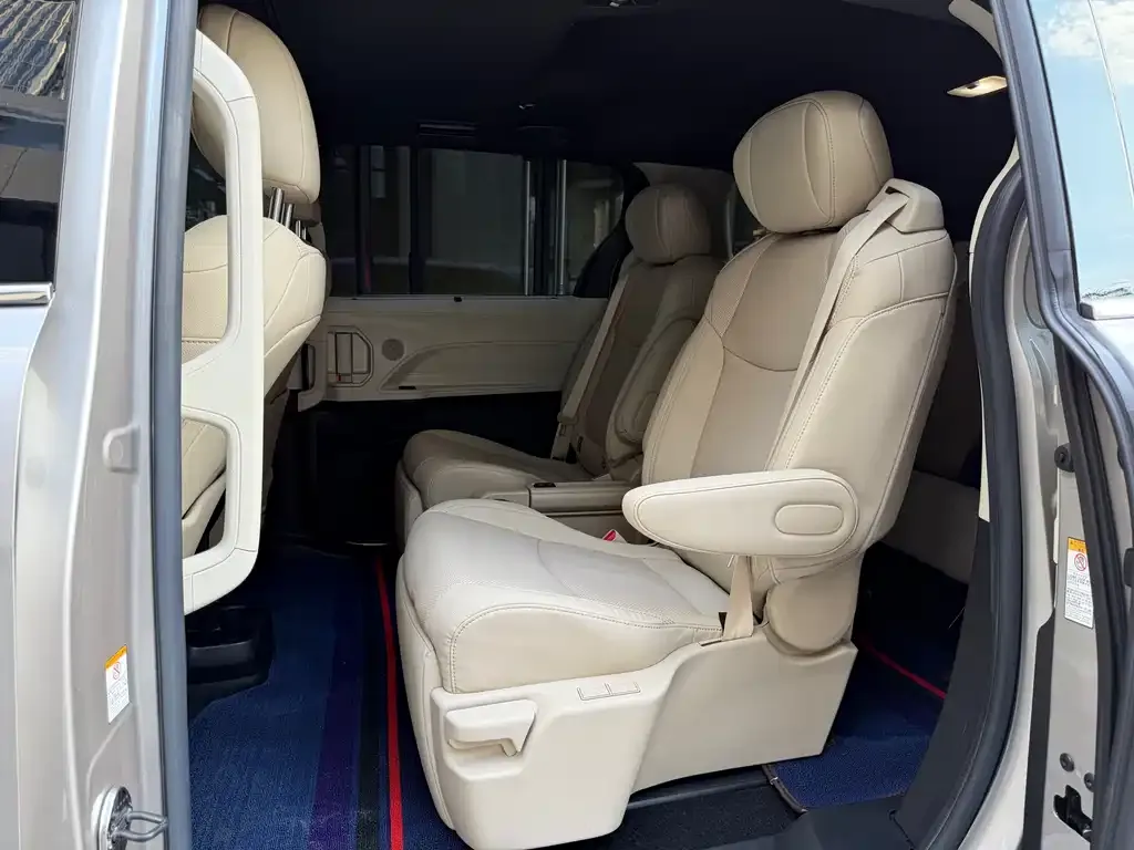 Toyota Sienna 2022 из CN, фото 5