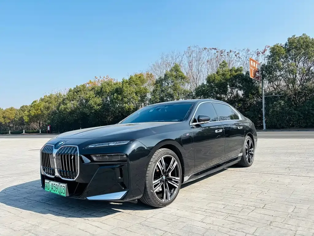 BMW i7