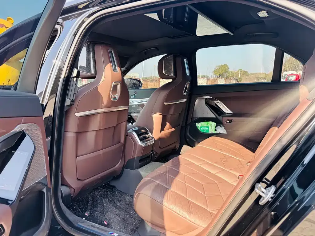BMW i7 2023 из CN, фото 8
