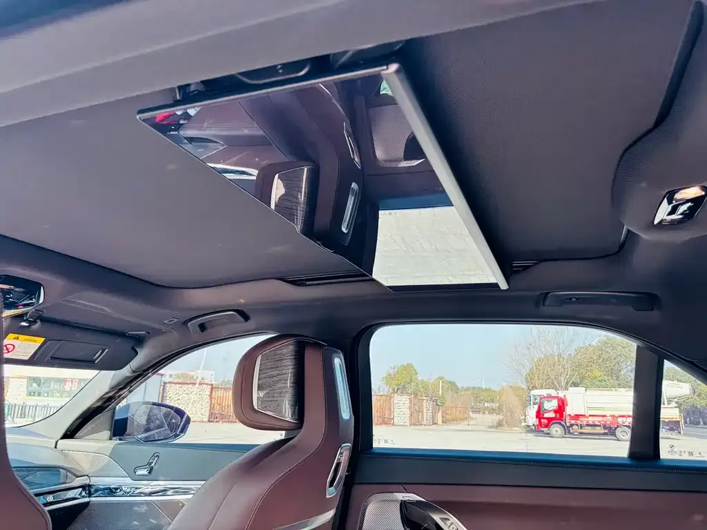BMW i7 2023 из CN, фото 5