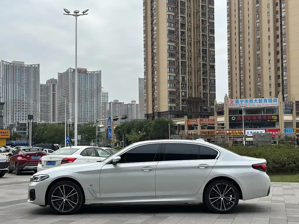 BMW 5 Series 2023 из CN, фото 6
