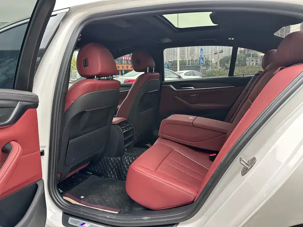 BMW 5 Series 2023 из CN, фото 4