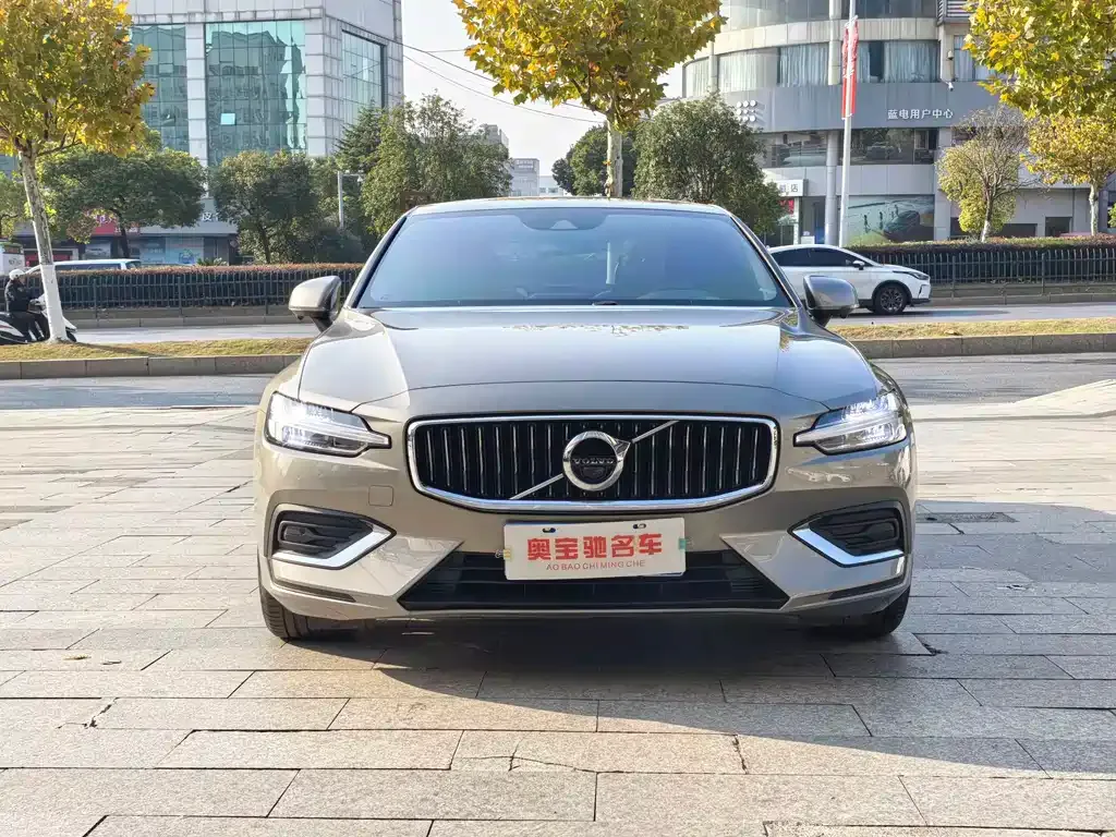 Volvo S60 2021 из CN, фото 2