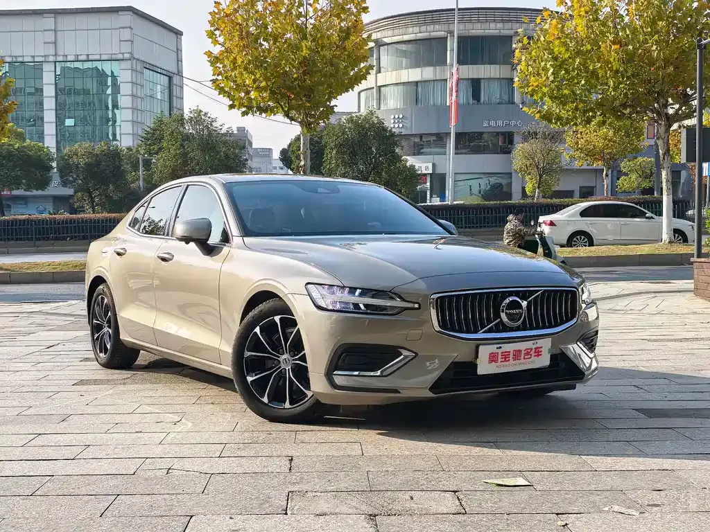 Volvo S60 2021 из CN, фото 3