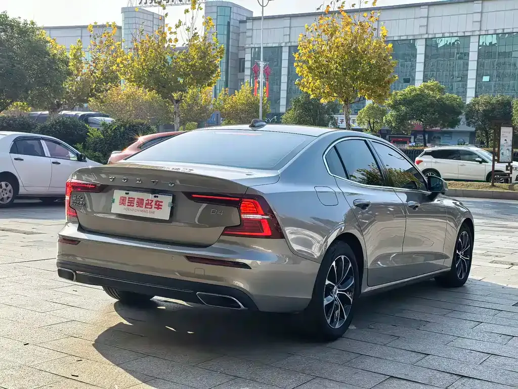 Volvo S60 2021 из CN, фото 4