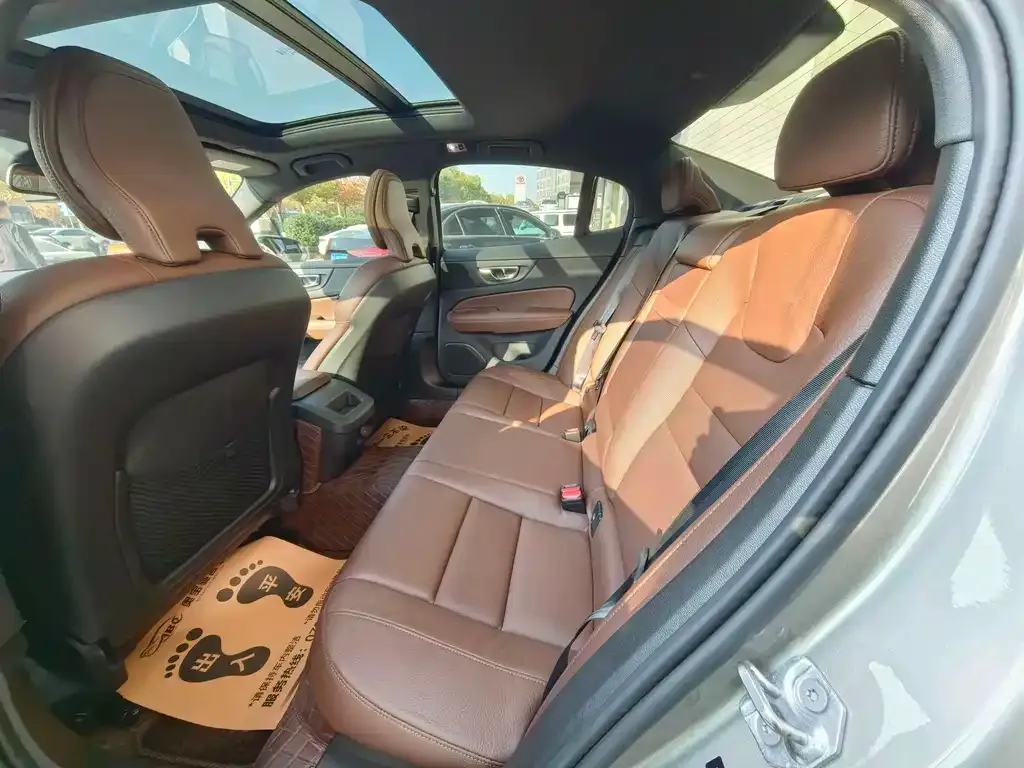 Volvo S60 2021 из CN, фото 9