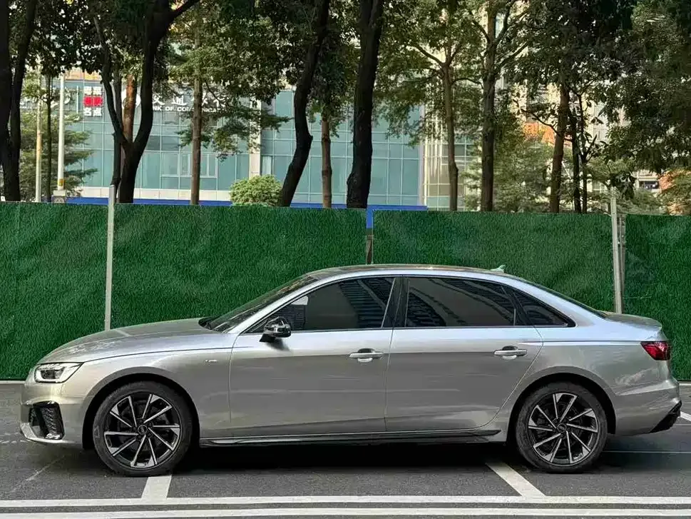 Audi A4L 2023 из CN, фото 3