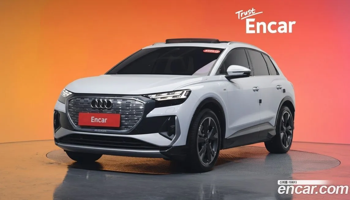 Audi Q4 e-tron — фото 1