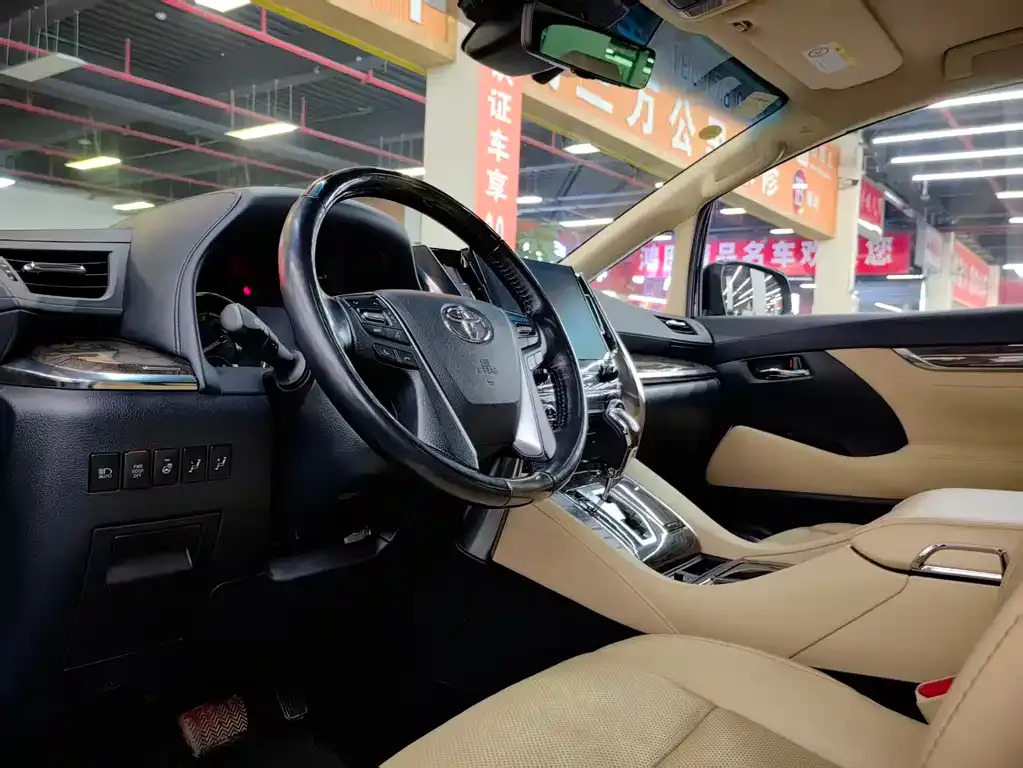 Toyota Vellfire 2021 из CN, фото 2